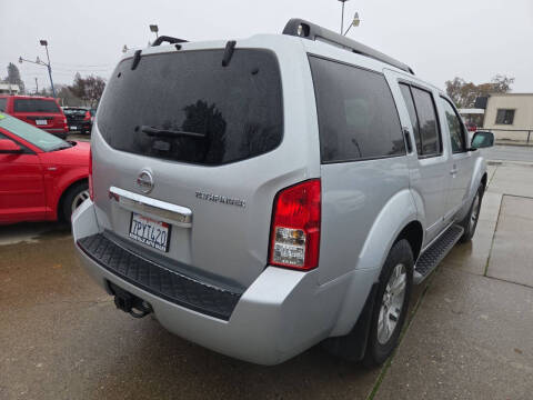 2011 Nissan Pathfinder Silver Edition