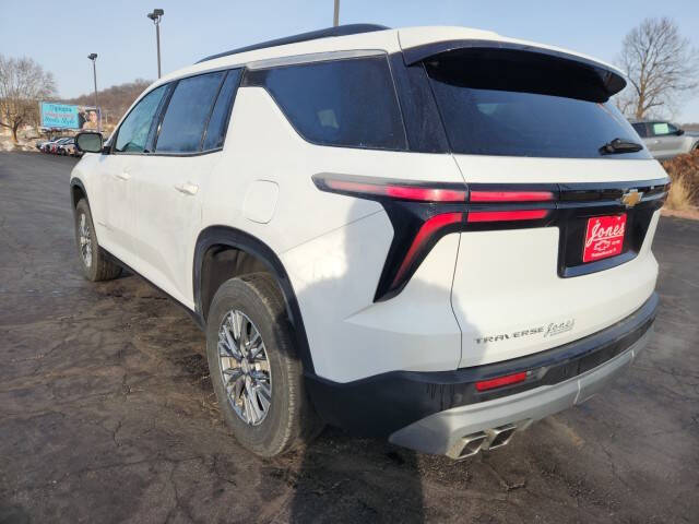 2024 Chevrolet Traverse LT