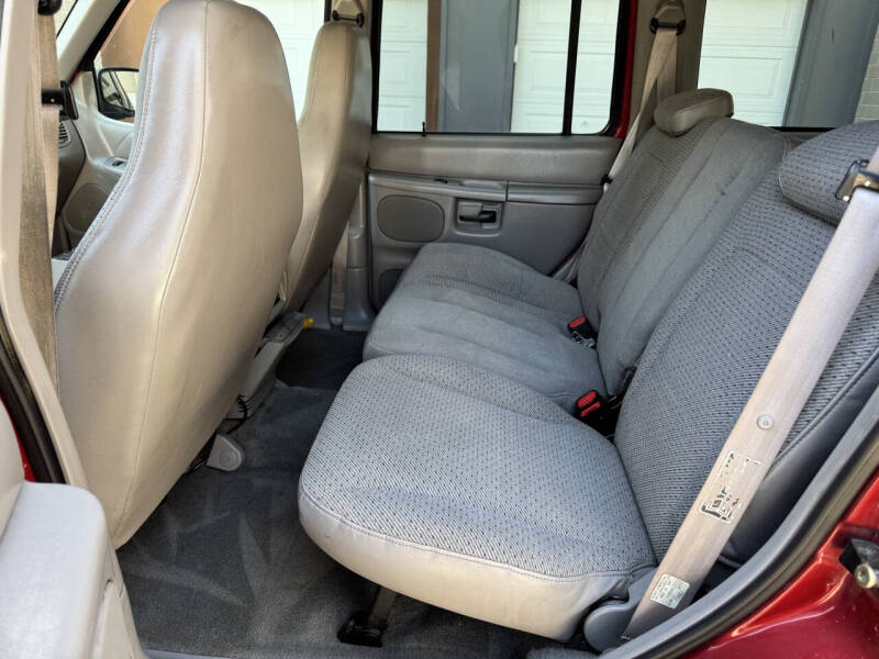 2000 Ford Explorer XLS