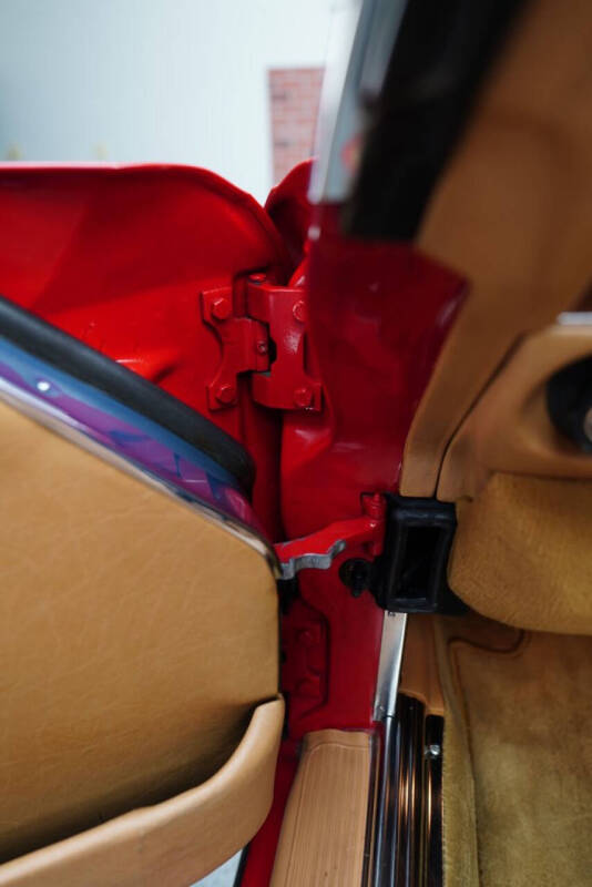 1986 Mercedes-Benz 560-Class 560 SL