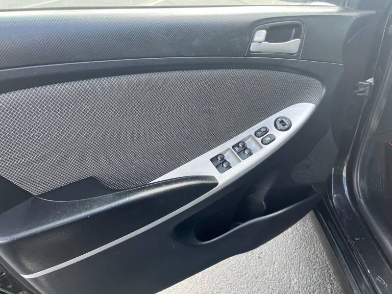 2013 Hyundai Accent GS