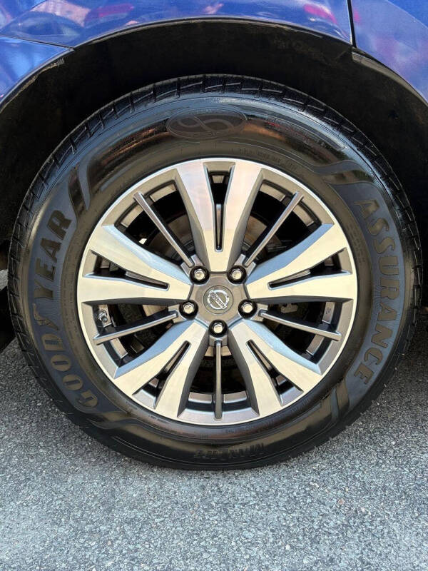 2017 Nissan Pathfinder SL