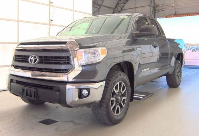2015 Toyota Tundra SR5's photo