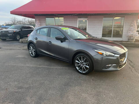 2018 Mazda MAZDA3 for sale at BORGMAN OF HOLLAND LLC in Holland MI