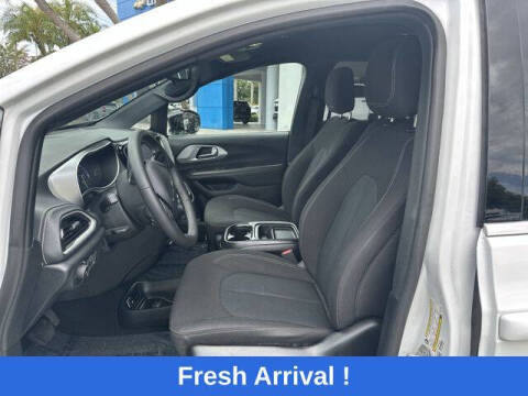 2024 Chrysler Pacifica Touring