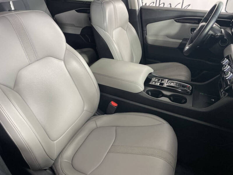 2024 Honda Pilot EX-L w/Rear Captain's Chairs