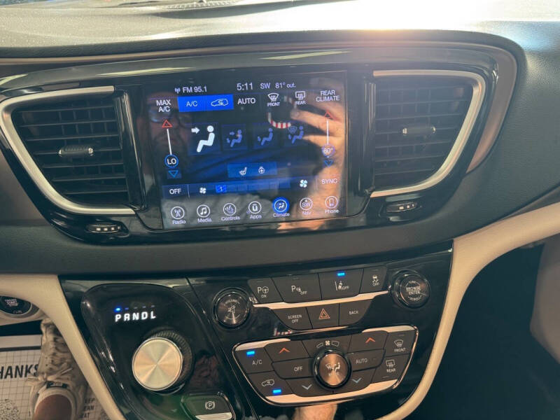 2017 Chrysler Pacifica Touring-L Plus