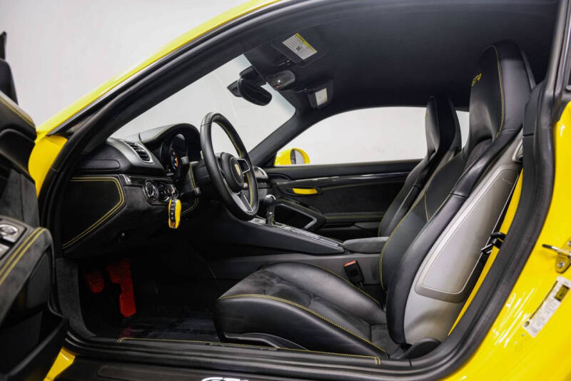 2016 Porsche Cayman GT4
