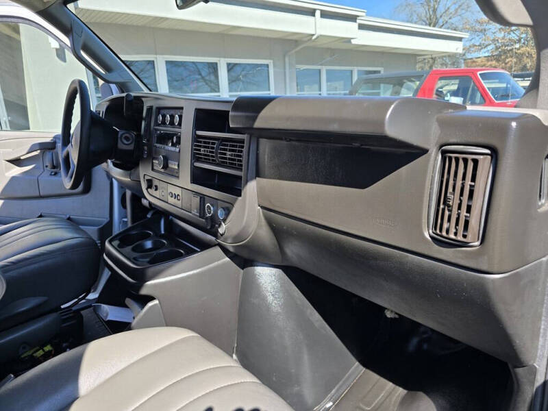 2022 GMC Savana 2500