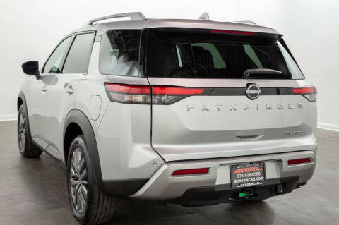 2025 Nissan Pathfinder SL