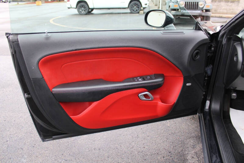 2015 Dodge Challenger SXT Plus