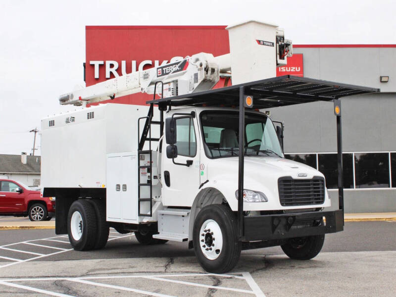 2023 Freightliner M2 106