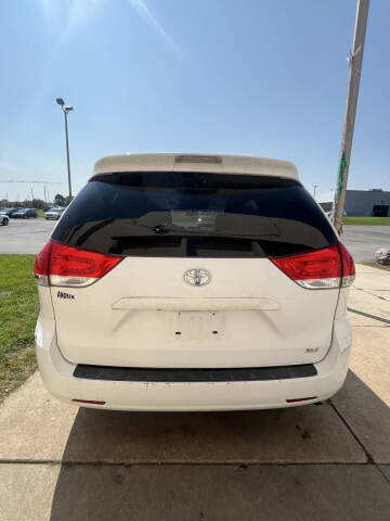 2011 Toyota Sienna XLE 8-Passenger