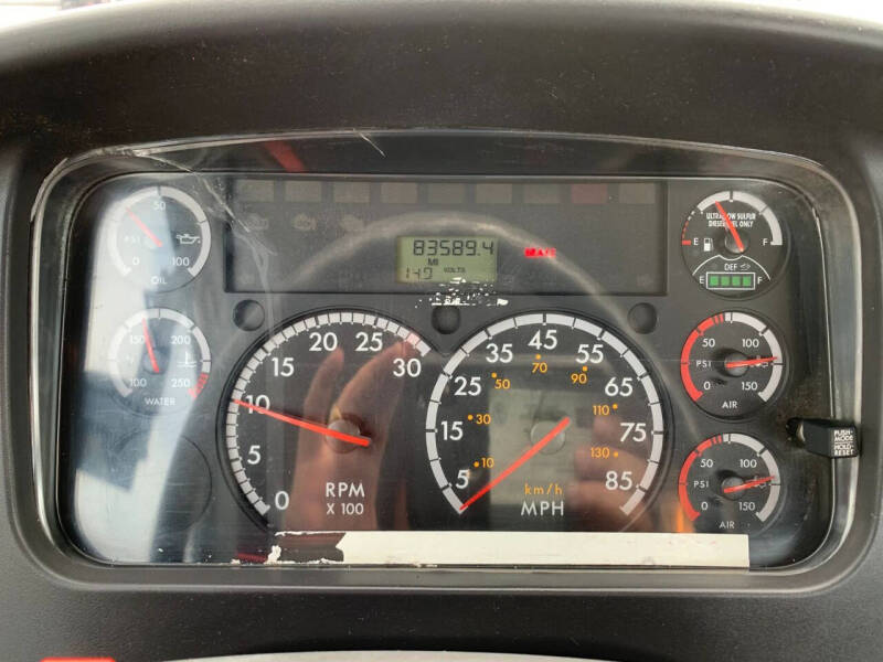 2015 Freightliner M2 106