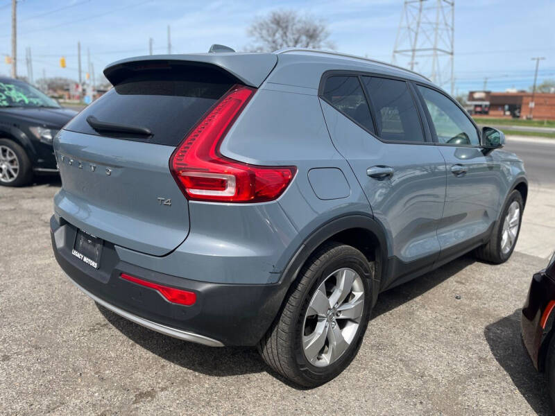 2022 Volvo XC40 T4 Momentum