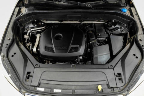 2017 Volvo XC90 T6 Momentum