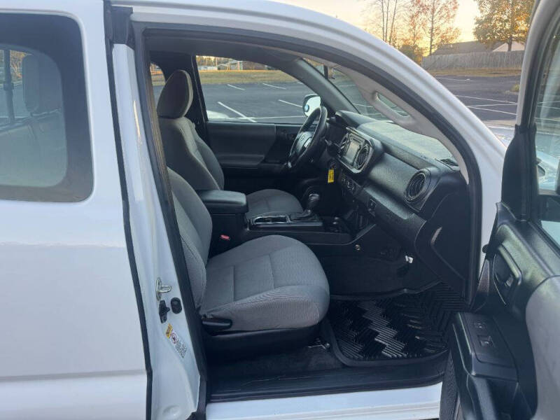 2016 Toyota Tacoma SR