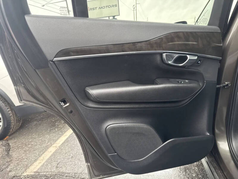 2018 Volvo XC90 T6 Momentum