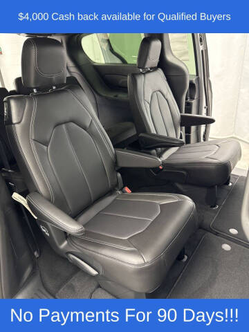 2026 Chrysler Pacifica Select