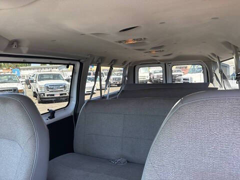 2004 Ford E-Series E-350 SD XL