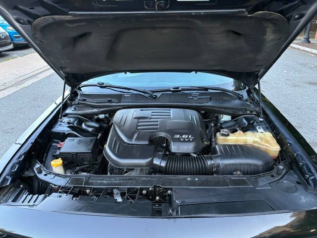 2016 Dodge Challenger SXT Plus