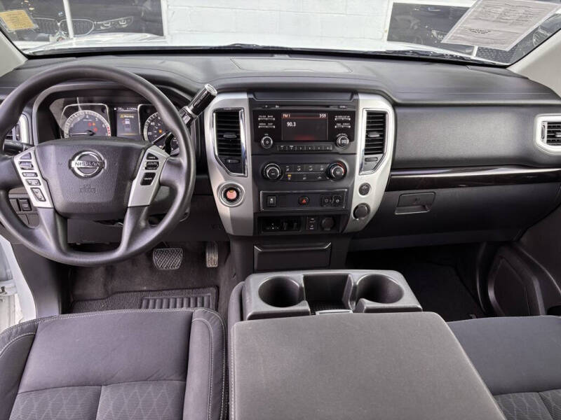 2017 Nissan Titan SV