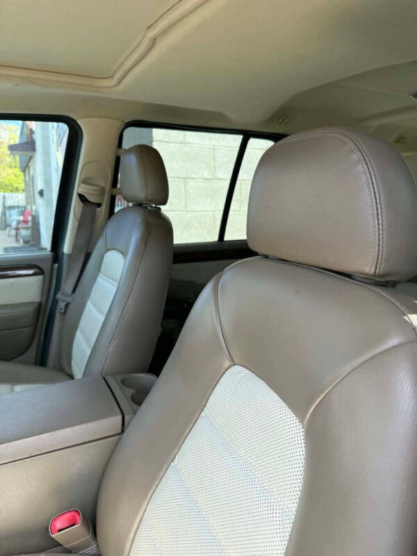 2004 Ford Explorer Eddie Bauer