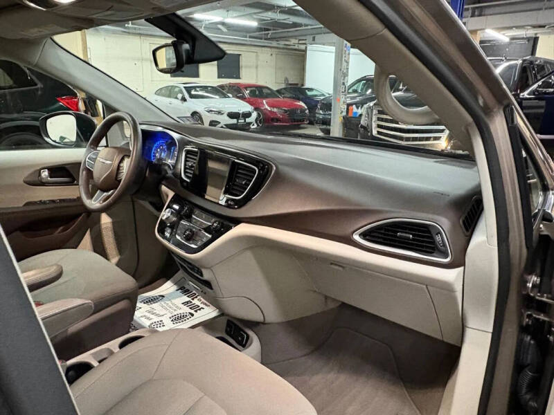 2017 Chrysler Pacifica Touring