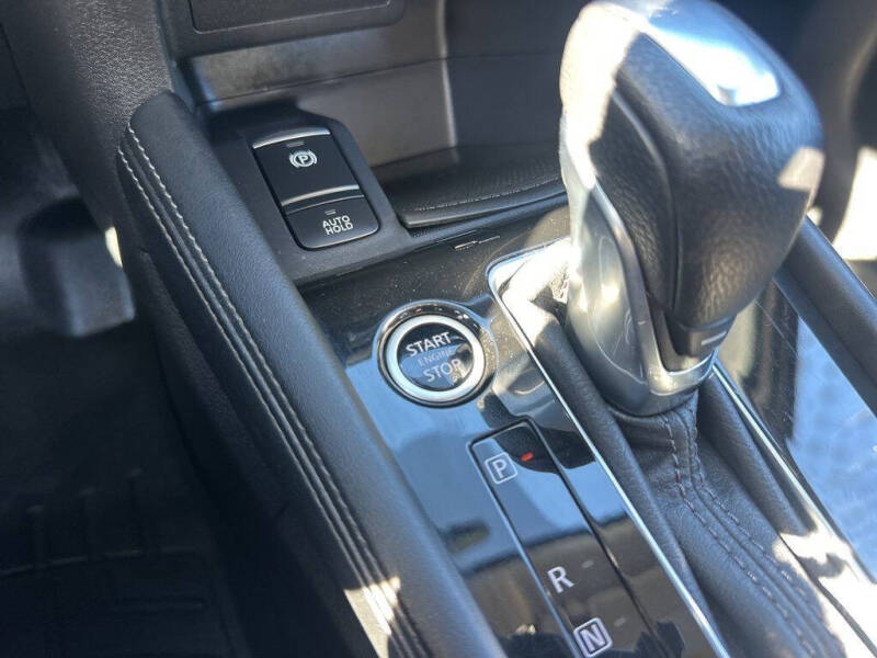 2021 Nissan Kicks SR