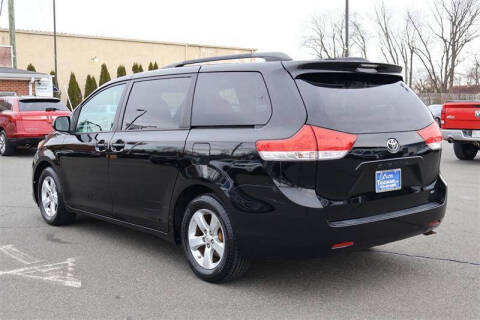 2013 Toyota Sienna LE 8-Passenger