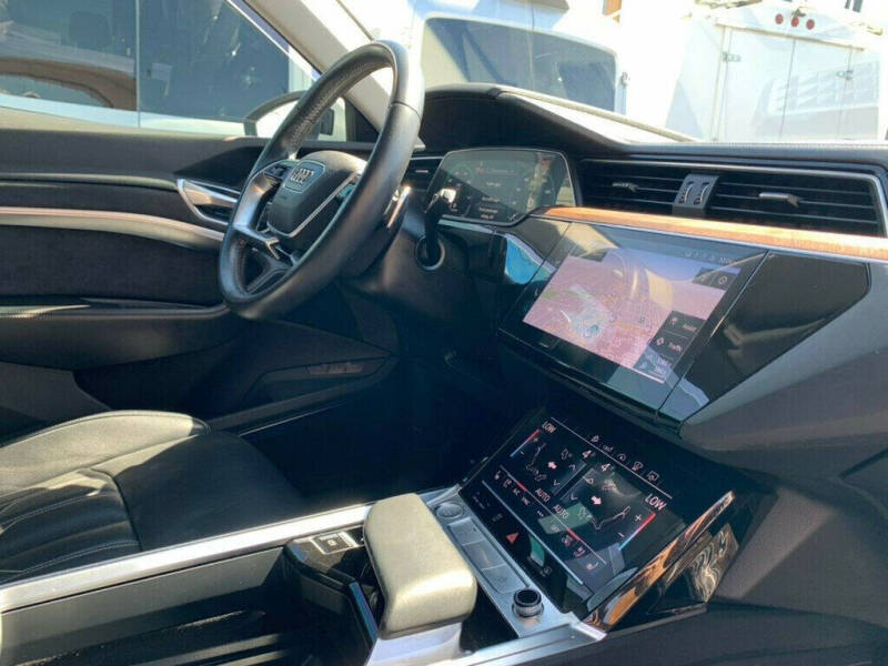 2019 Audi e-tron quattro Prestige