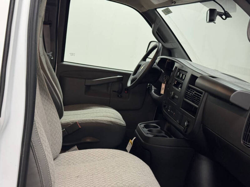 2025 Chevrolet Express 2500