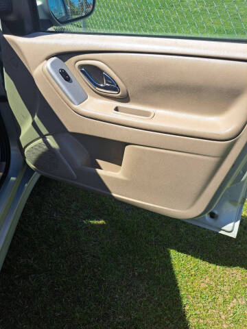 2005 Mazda Tribute s