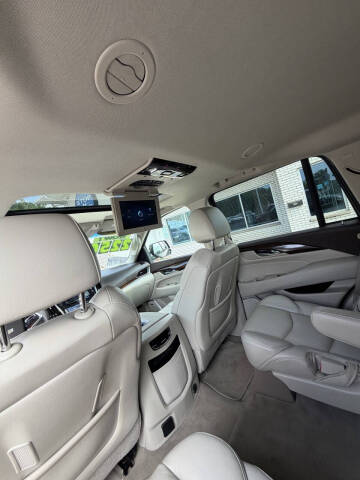 2017 Cadillac Escalade Luxury