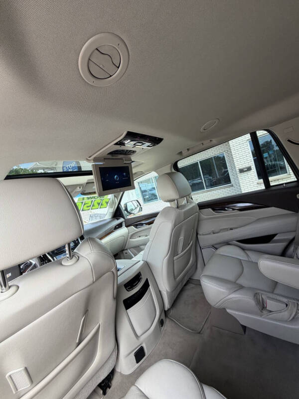 2017 Cadillac Escalade Luxury