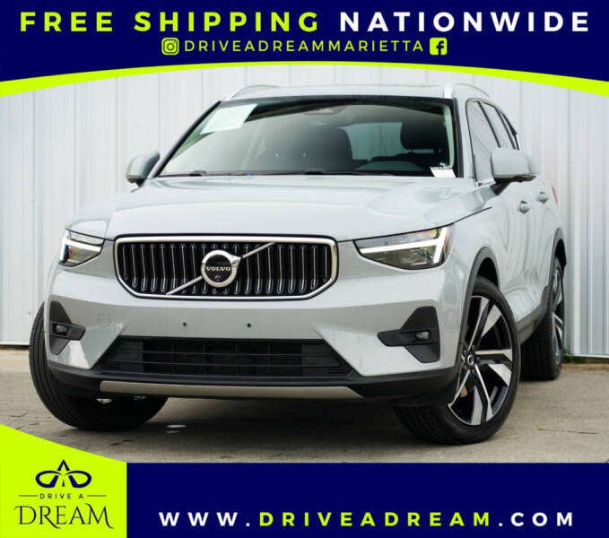 2024 Volvo XC40 B5 Plus Bright Theme