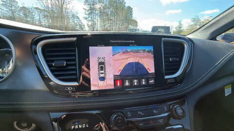 2026 Chrysler Pacifica Select