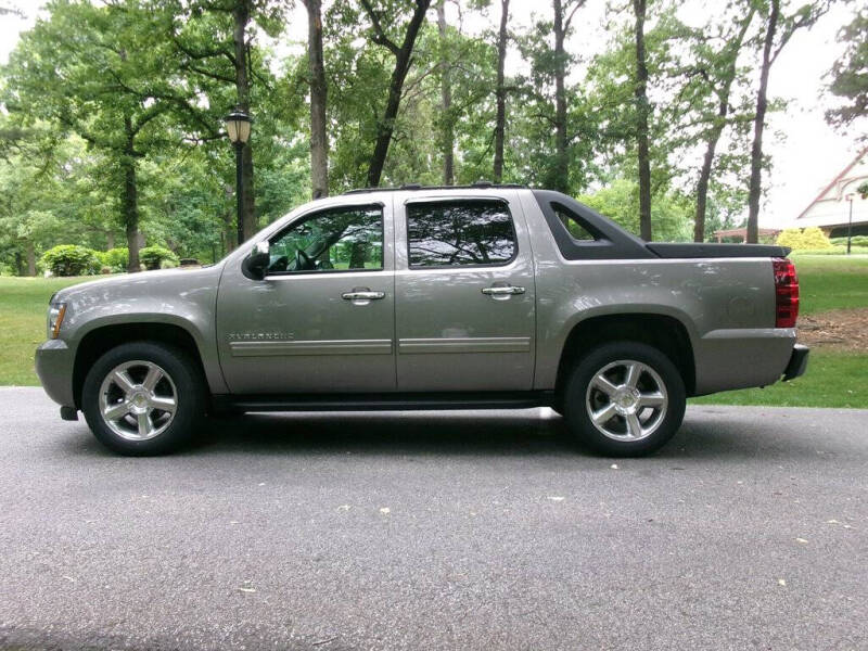 2012 Chevrolet Avalanche LS