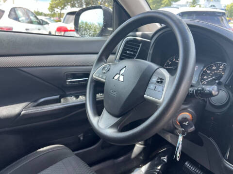 2018 Mitsubishi Outlander ES