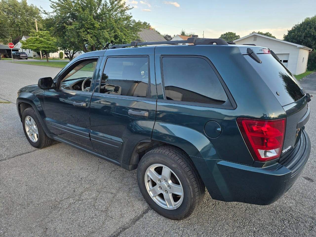 2005 Jeep Grand Cherokee for sale at QUEENSGATE AUTO SALES in York, PA