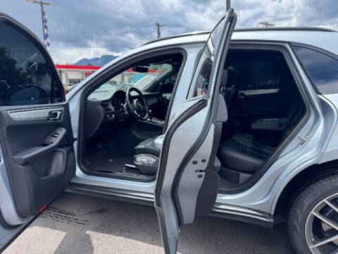 2024 Porsche Macan T