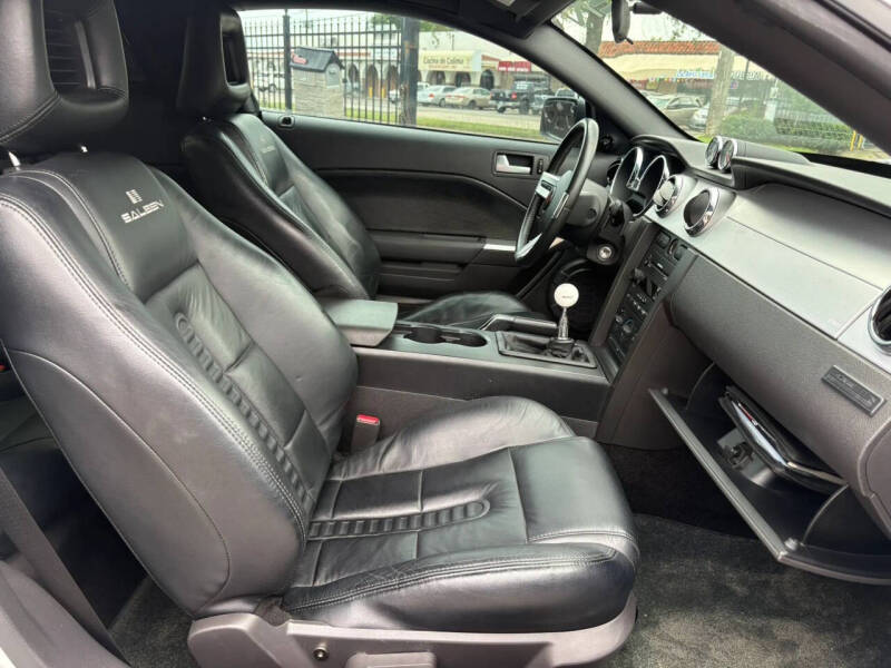 2005 Ford Mustang GT Deluxe