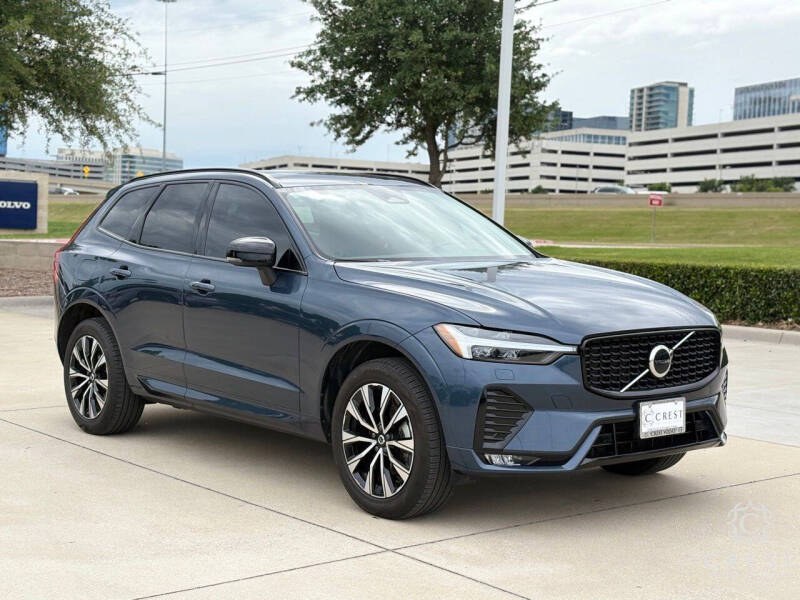 2025 Volvo XC60 B5 Core Dark Theme
