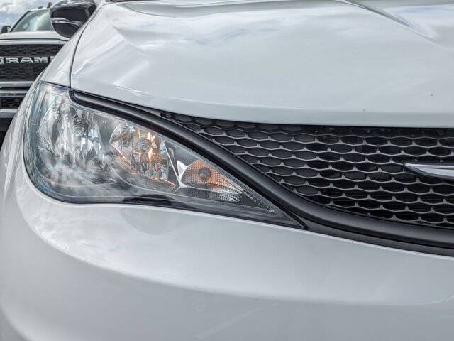 2026 Chrysler Voyager LX