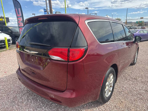 2022 Chrysler Voyager LX