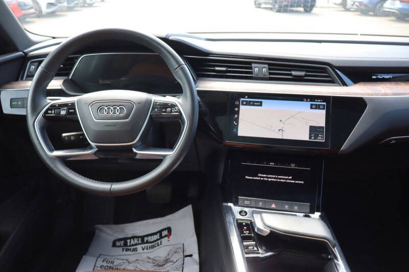 2021 Audi e-tron quattro Premium