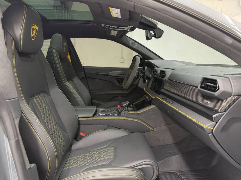 2025 Lamborghini Urus SE
