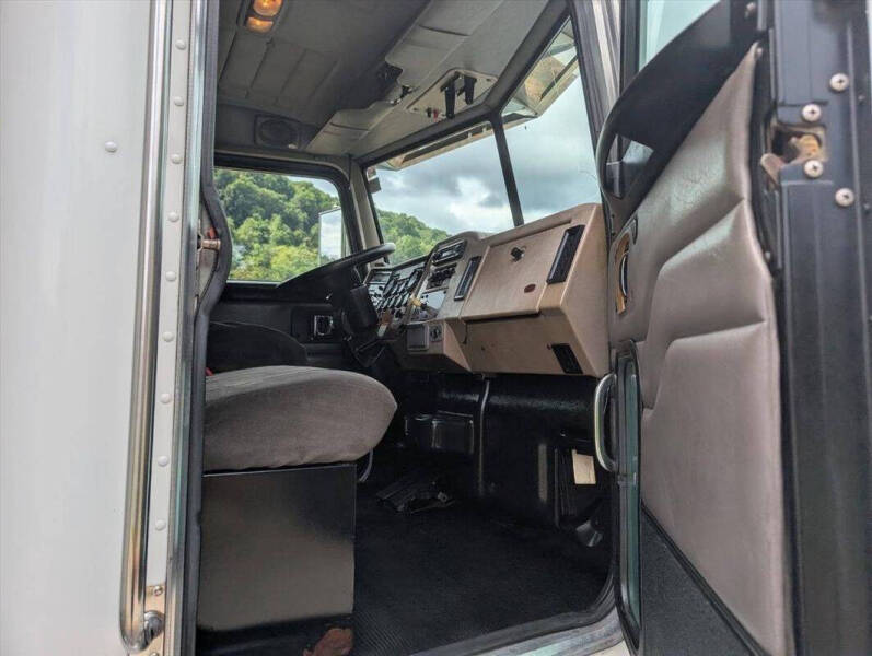 2007 Peterbilt 335