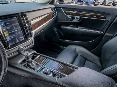 2018 Volvo S90 T5 Momentum
