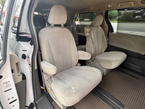 2011 Toyota Sienna LE 8-Passenger
